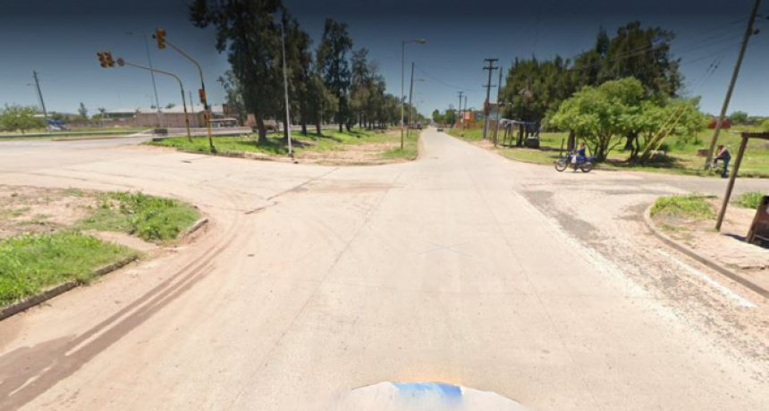 Armados con un machete, le robaron la moto a una mujer que repart&iacute;a comidas junto a su hija