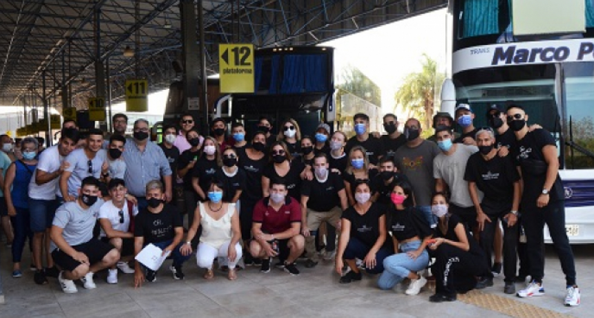 Pre-Cosqu&iacute;n en C&oacute;rdoba: parti&oacute; la delegaci&oacute;n de artistas de Resistencia