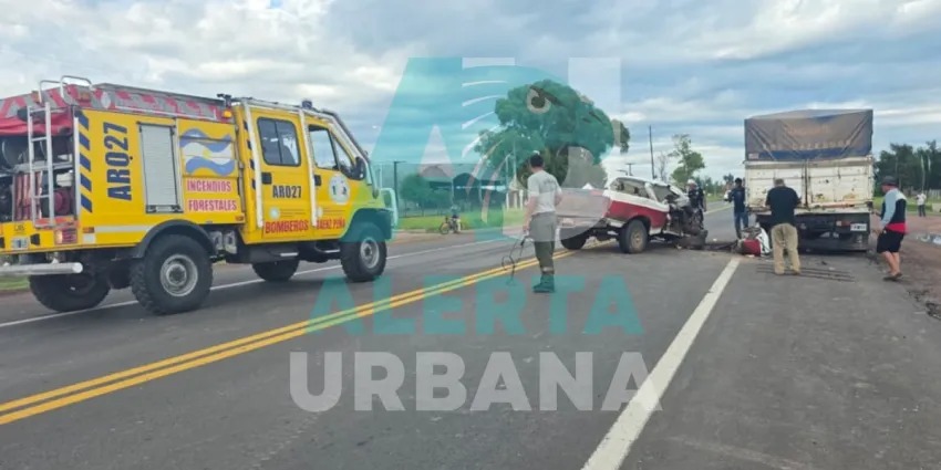 S&aacute;enz Pe&ntilde;a: colisi&oacute;n entre una camioneta y un cami&oacute;n