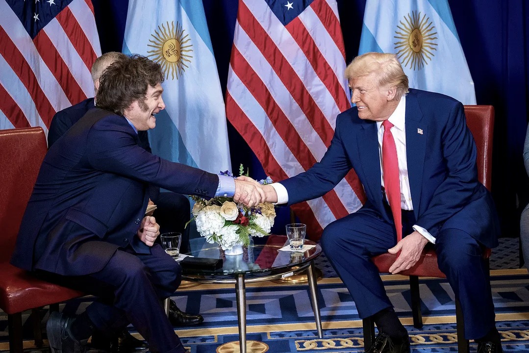 Milei parte a Davos en busca de otro encuentro con Trump