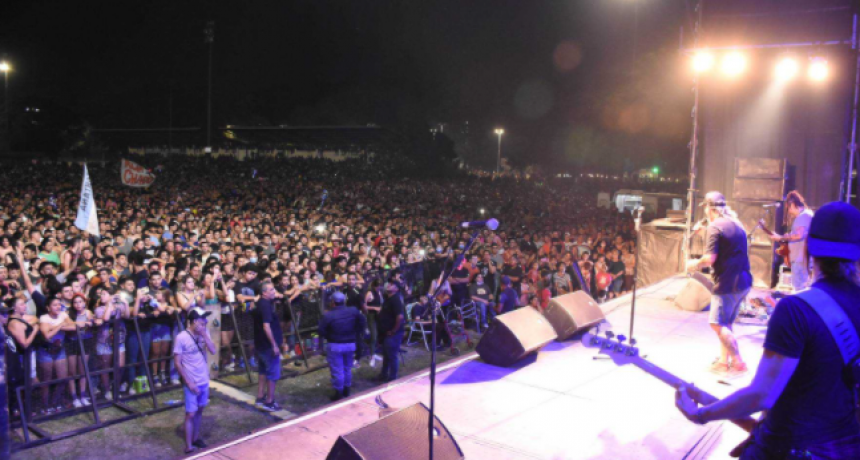 Resistencia festej&oacute; sus 144 a&ntilde;os con un festival con cinco escenarios con artistas locales y el cierre de Kapanga