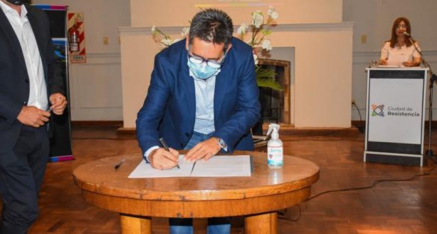 Gustavo Mart&iacute;nez e instituciones firmaron el acuerdo "Compromiso 22" para lograr una ciudad sostenible