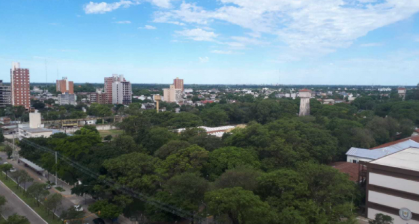 Martes con cielo algo nublado y una m&aacute;xima de 34 grados