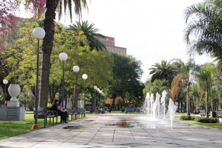 Comenzaron las refacciones en la plaza 25 de Mayo: iluminaci&oacute;n, nuevos espacios y puesta en valor de esculturas