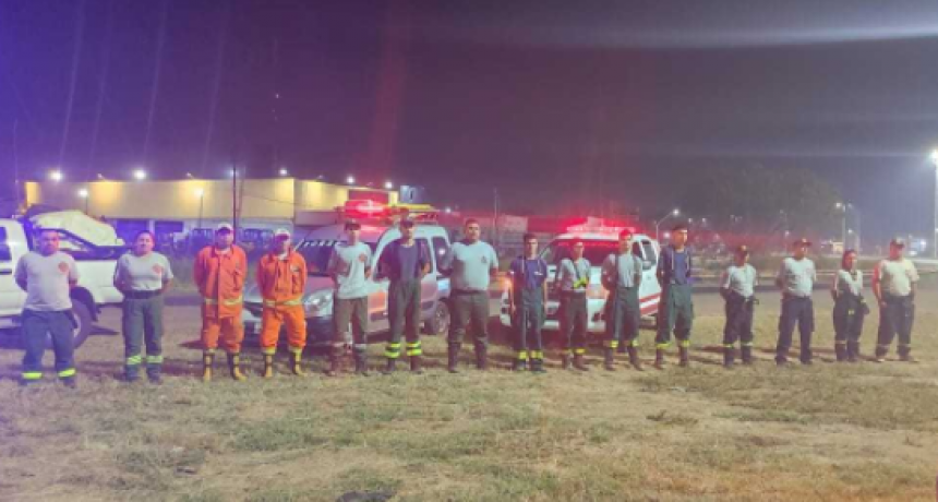 15 bomberas y bomberos voluntarios chaque&ntilde;os partieron esta madrugada para colaborar a combatir los incendios en Corrientes