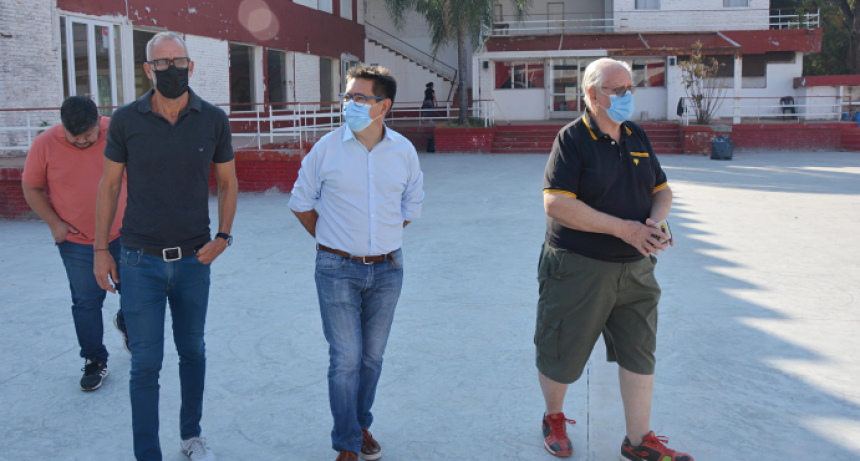 Gustavo Mart&iacute;nez recorri&oacute; el Club Regatas, donde se ejecutan obras a trav&eacute;s del Programa Esfuerzo Compartido