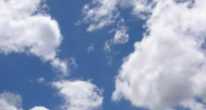 Martes con cielo parcialmente nublado y una m&aacute;xima de 34 grados