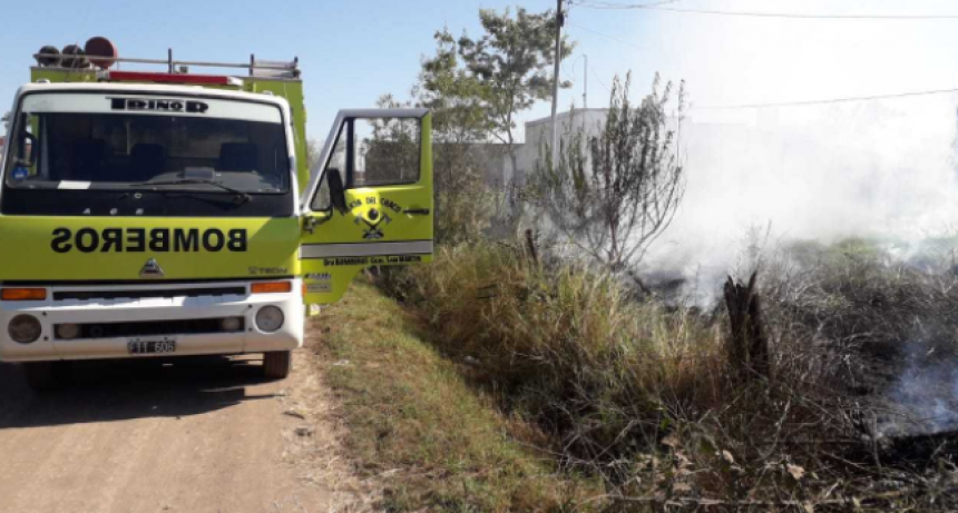 Bomberos sofocan incendios forestales en parajes rurales de Villa Angela y General San Mart&iacute;n