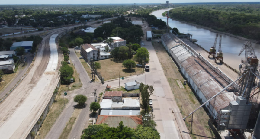 Avanza la obra de pavimentaci&oacute;n del acceso y play&oacute;n de carga en el Puerto de Barranqueras