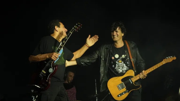 Mollo se subi&oacute; al escenario del Cosqu&iacute;n Rock con Ciro y Los Persas: tocaron &ldquo;Morella&rdquo; y el momento fue &eacute;pico
