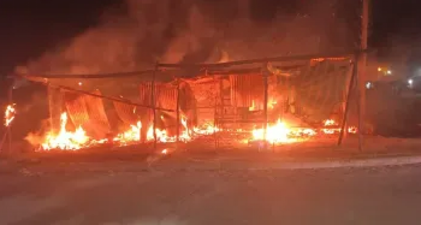 Una verduler&iacute;a qued&oacute; en cenizas en la madrugada del domingo y la Polic&iacute;a busca el origen del fuego