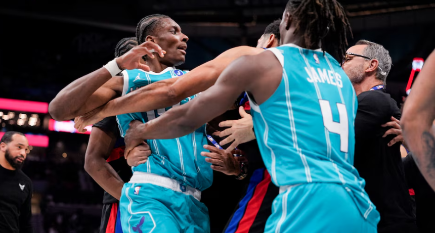 La pelea del a&ntilde;o en la NBA: la agresi&oacute;n entre dos jugadores que termin&oacute; en una batalla campal con cuatro expulsados