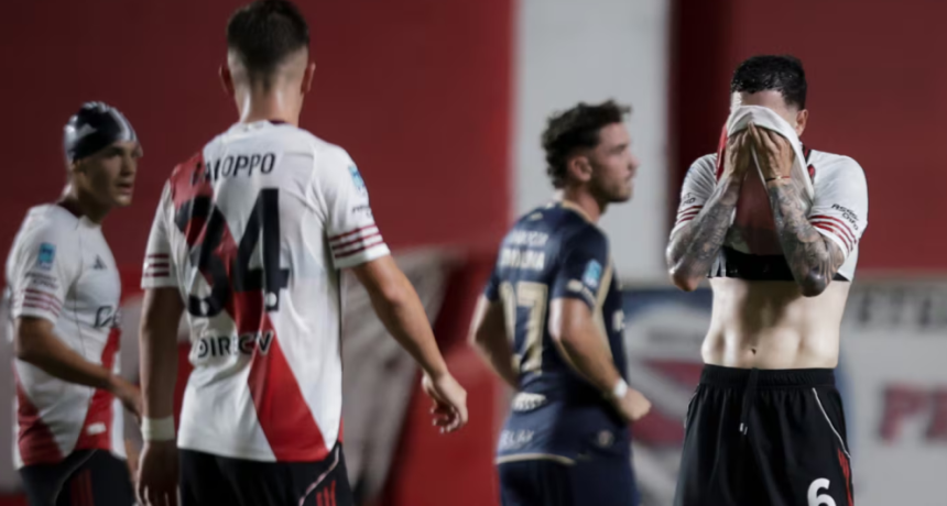 El River de Gallardo no levanta cabeza: perdi&oacute; 1-0 ante Argentinos en La Paternal