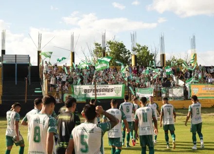  &iexcl;Noche de gloria para Vilelas!: Defensores ascendi&oacute; al Federal A  