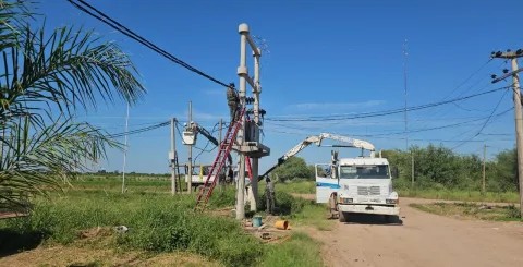 Refuerzan la red el&eacute;ctrica en Castelli con el recambio de un transformador