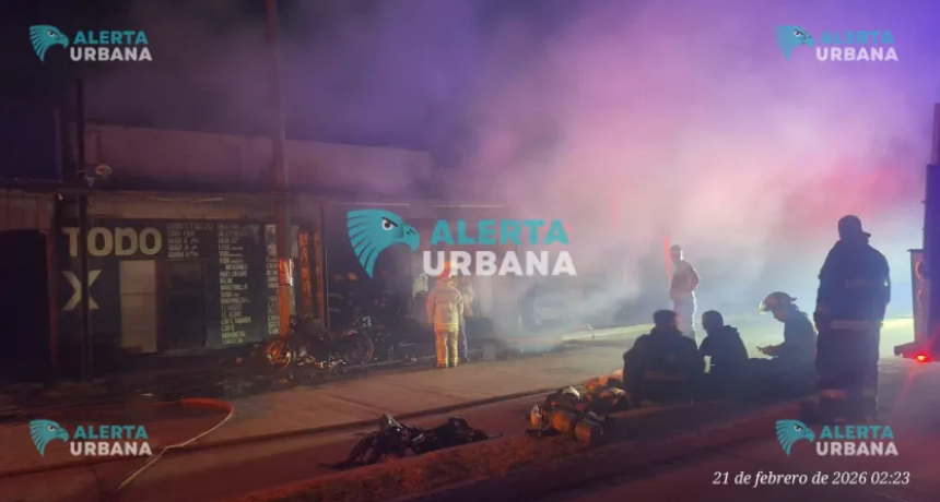 Voraz incendio en un mayorista y operativo policial para evitar saqueos