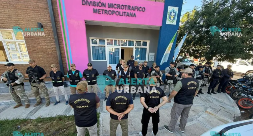Tras el mega operativo por 97 kilos de coca&iacute;na, el detenido fue trasladado a la prisi&oacute;n federal