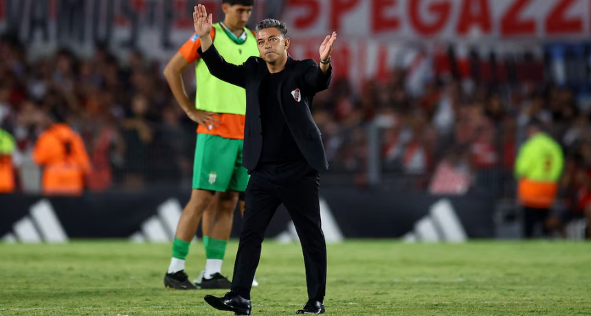La escena final de la despedida de Gallardo de River Plate: de la ovaci&oacute;n al t&eacute;cnico a la estruendosa silbatina a los jugadores