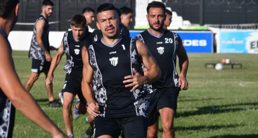 Ante San Miguel, For Ever va por su primer triunfo en el torneo