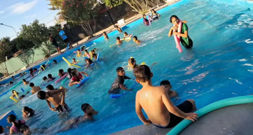 El Municipio de Corzuela despidi&oacute; el verano con un operativo solidario de cara al inicio de clases