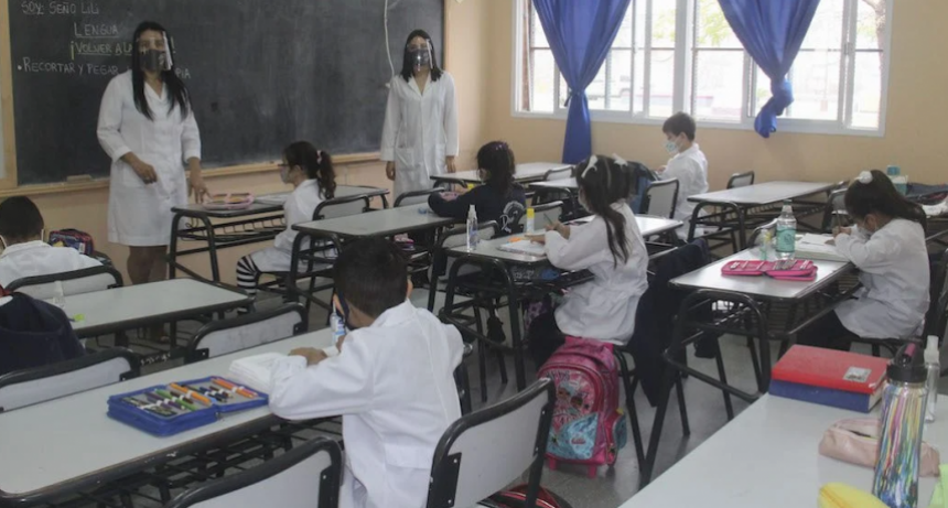Barbijos, distancia y ventilaci&oacute;n, las claves de la vuelta a las aulas