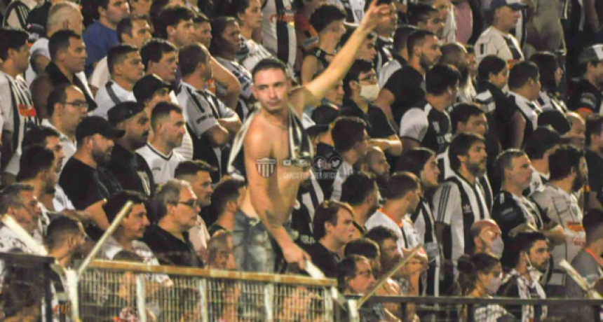 For Ever investiga hechos violentos durante el &uacute;ltimo partido y podr&iacute;an suspender ingreso a hinchas