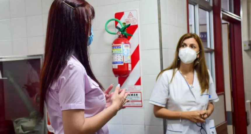 Paola Ben&iacute;tez destac&oacute; el trabajo que desempe&ntilde;an los equipos de los servicios de Nefrolog&iacute;a