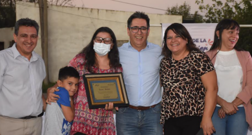 Mes de la Mujer: Gustavo Mart&iacute;nez destac&oacute; la labor social y comunitaria de 80 vecinas de la Zona Oeste de la cuidad 