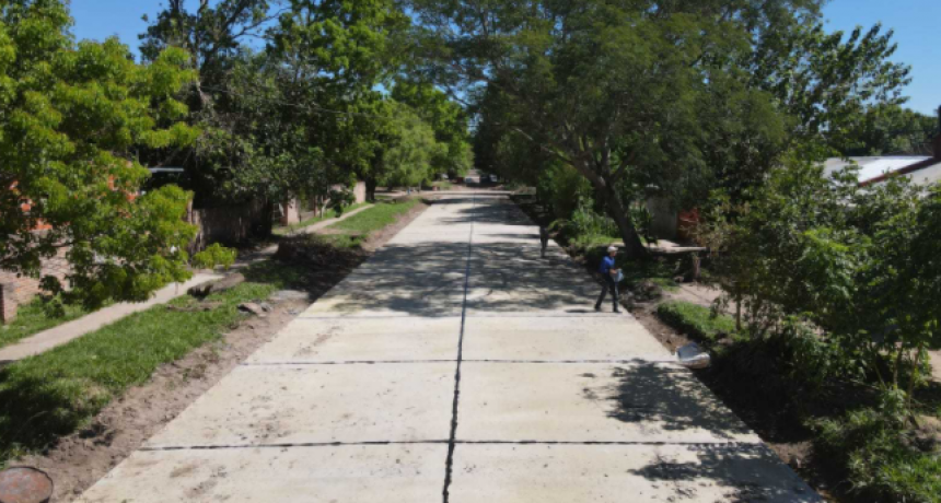 Vialidad Provincial ejecuta 6 nuevas cuadras de pavimento urbano en Colonia Ben&iacute;tez