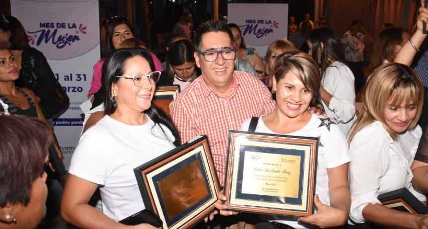 Mes de la Mujer: Mart&iacute;nez homenaje&oacute; a m&aacute;s de 70 mujeres del barrio G&uuml;iraldes y zonas aleda&ntilde;as