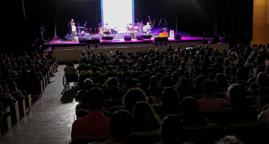 Resistencia conmemor&oacute; el d&iacute;a de la memoria con un gran show de La Trova Rosarina