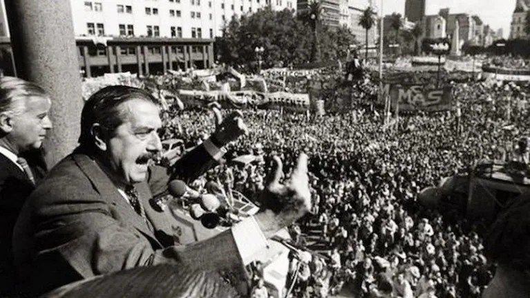 C&oacute;mo se vivi&oacute; la Hiperinflaci&oacute;n de Alfons&iacute;n del 89: saqueos, obsesi&oacute;n por el d&oacute;lar y nenes dejados en garant&iacute;a