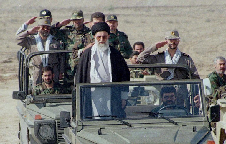 Qui&eacute;n era Ali Jamenei, el l&iacute;der supremo iran&iacute; que desafi&oacute; a EE.UU. y concentr&oacute; el poder durante m&aacute;s de 30 a&ntilde;os