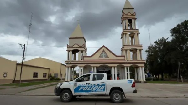 Conmoci&oacute;n en Villa Angela: investigan si una mujer abandon&oacute; a su beb&eacute; en la puerta de una iglesia