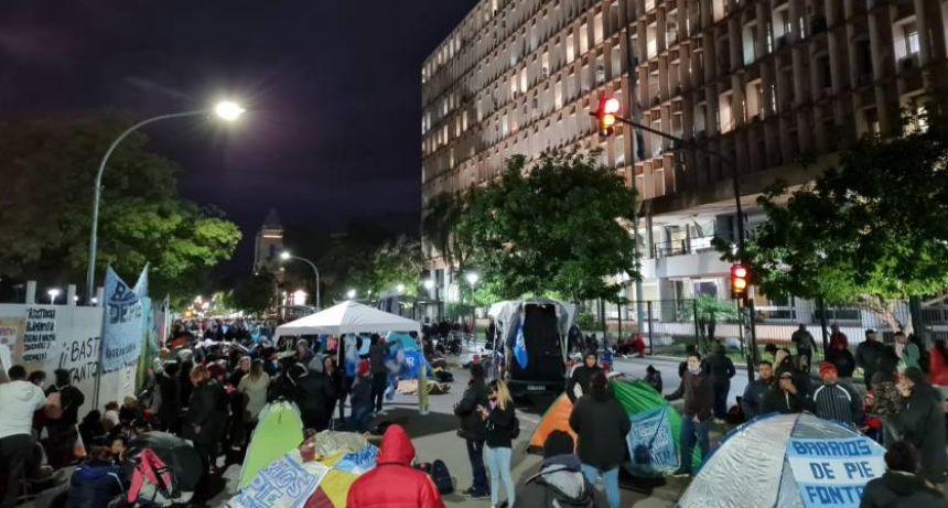 Aumentar&aacute;n el monto de la Tarjeta Alimentar tras las protestas de organizaciones sociales