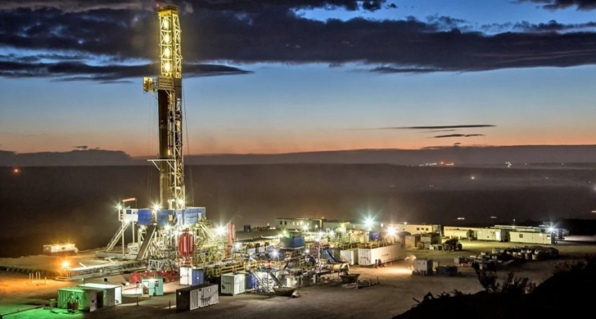 Tironeos, negociaciones y un negocio millonario detr&aacute;s de la falta de gasoil con reuniones sin acuerdo. 