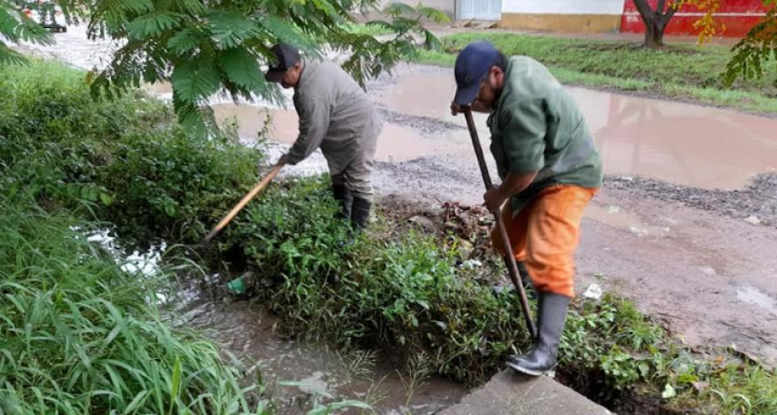 Resistencia reforz&oacute; los trabajos de mantenimiento del sistema de desag&uuml;es ante el pron&oacute;stico de lluvias