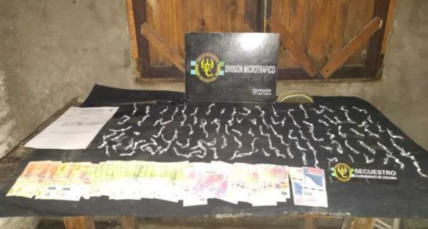 Incautan 108 &ldquo;bochitas&rdquo; de coca&iacute;na y m&aacute;s de 25 mil pesos en b&uacute;nker de drogas