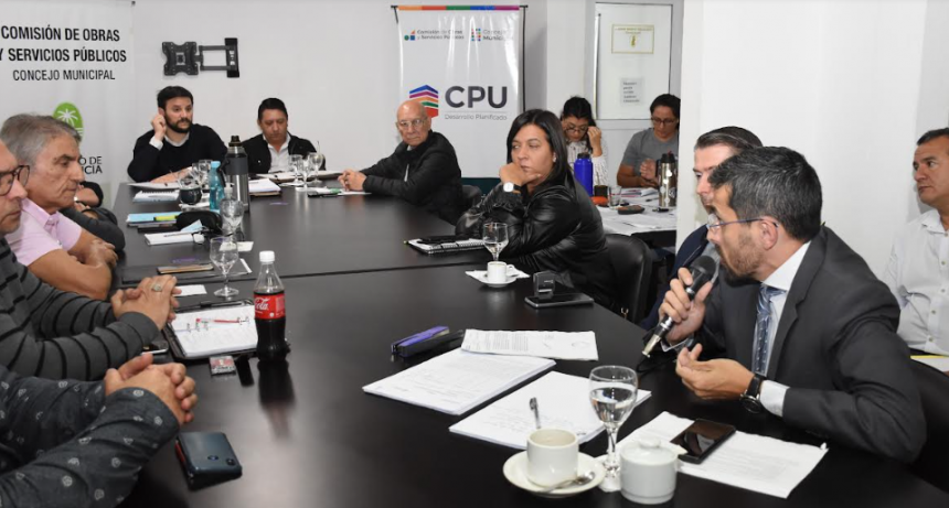 La Comisi&oacute;n de Transporte se reuni&oacute;n para analizar la necesidad de llamar a audiencia p&uacute;blica y licitar las l&iacute;neas de colectivos
