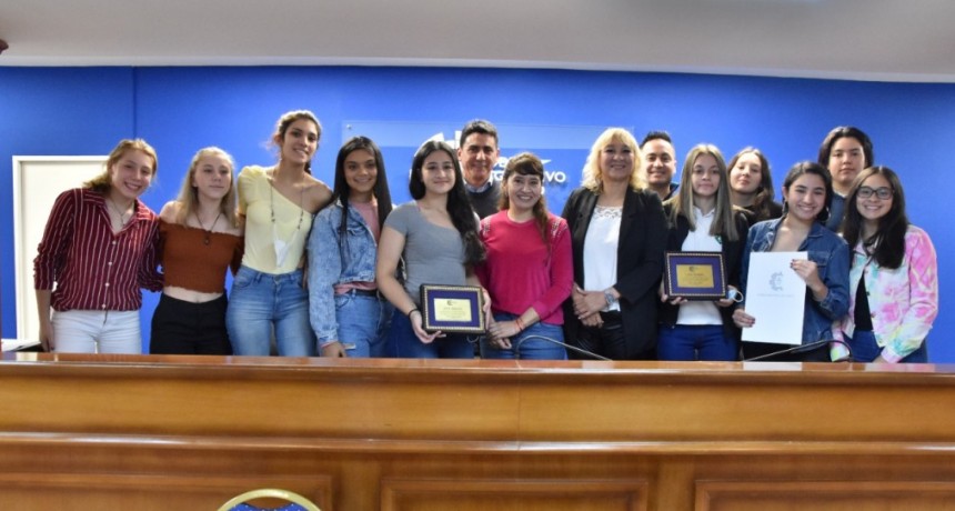 La Legislatura reconoci&oacute; al plantel de v&oacute;ley femenino del Club Central Norte