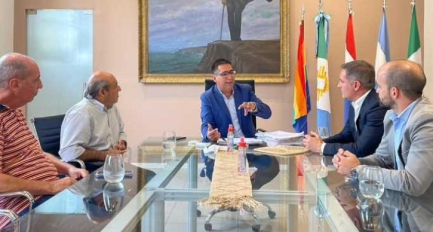 Gustavo Mart&iacute;nez y autoridades del banco Comafi diagramaron acciones conjuntas