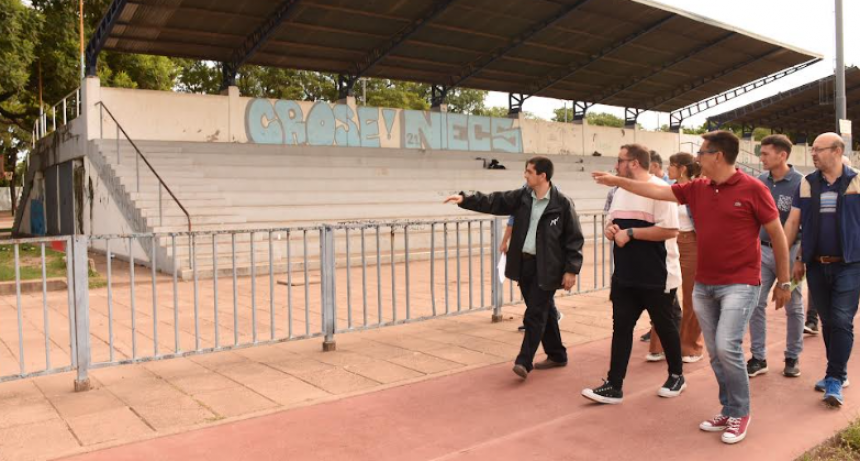 Bienal 2022: Gustavo Mart&iacute;nez analiz&oacute; con provincia y Fundaci&oacute;n Urunday las obras necesarias para recibir el evento