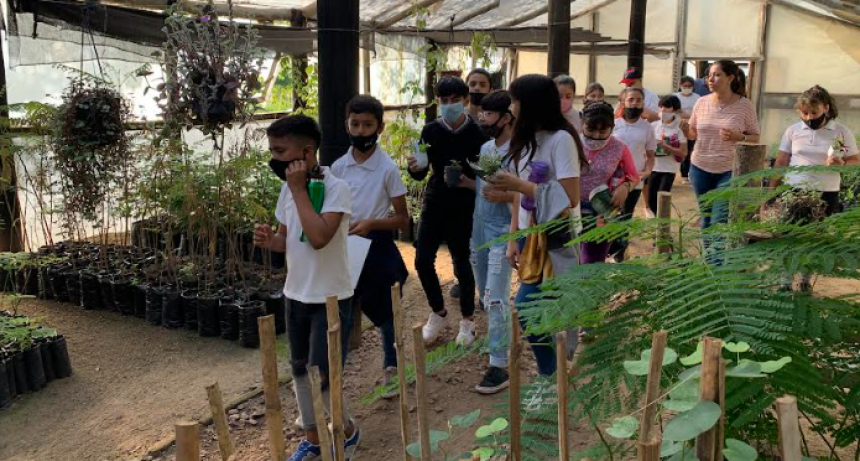 Se iniciaron las visitas guiadas en el Vivero Municipal con la Escuela 700
