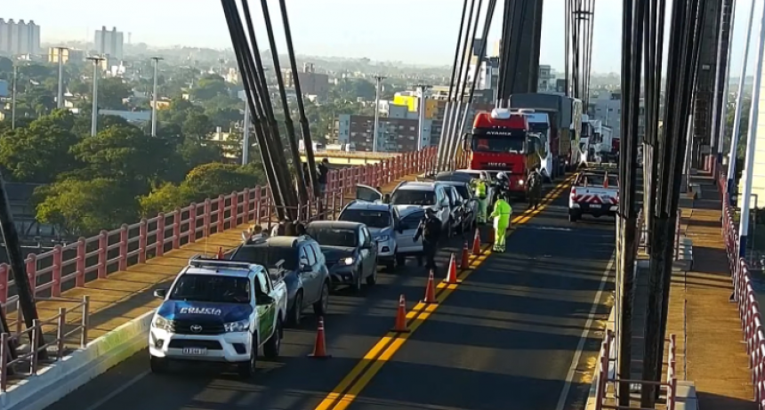 Al menos 7 veh&iacute;culos chocaron sobre el puente General Belgrano: serias demoras en el tr&aacute;nsito