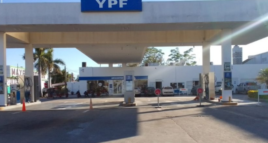 La FECHACO asegura que la escasez del combustible en el interior "se prolonga"
