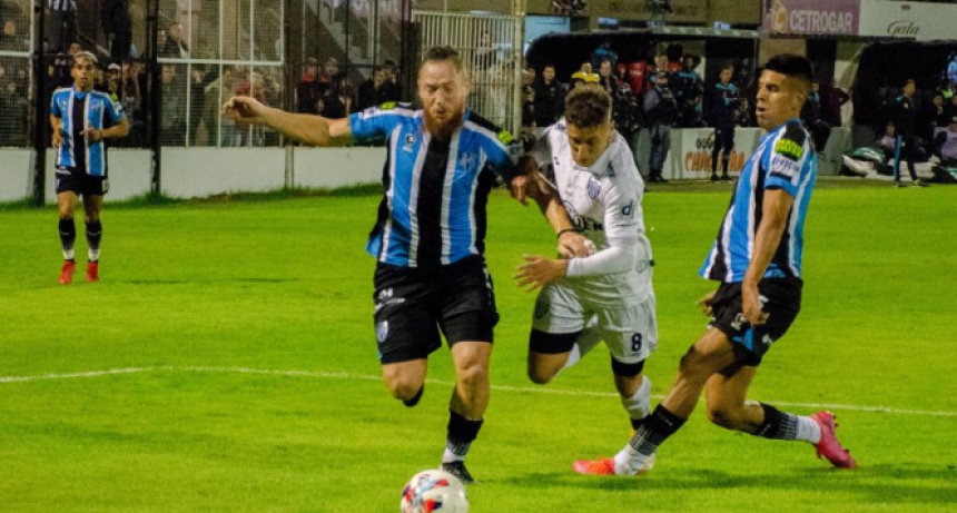 For Ever perdi&oacute; el invicto local: cay&oacute; por la m&iacute;nima diferencia ante Almagro