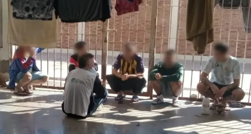 Uso autorizado de celulares para personas detenidas: c&oacute;mo lo regular&aacute; el Gobierno y c&oacute;mo "facilitar&aacute;" la comunicaci&oacute;n