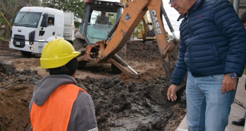 M&aacute;s infraestructura para Resistencia: Gustavo Mart&iacute;nez recorri&oacute; obras de pavimentaci&oacute;n en la Avenida Las Heras