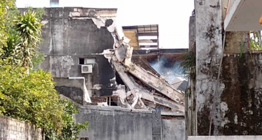 Se derrumb&oacute; parte del edificio del Municipio de Barranqueras