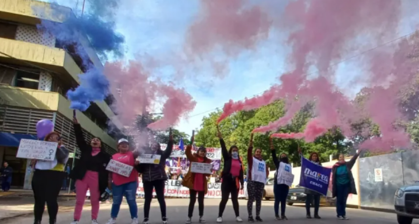 Bajo el lema Vivas, Libres y Cuidadas se realiz&oacute; la s&eacute;ptima movilizaci&oacute;n Ni Una Menos en Resistencia